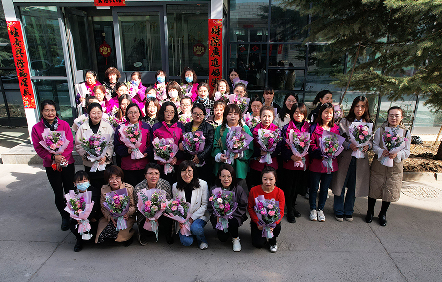 三八婦女節(jié)，甘肅宏強檢測謹祝公司女士們事業(yè)有成，家庭幸福，青春永駐！